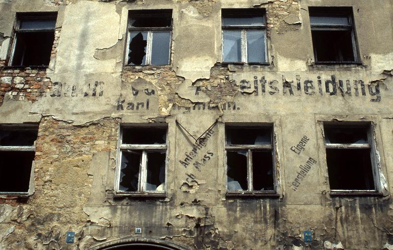 Zittau, Mandauer Berg 10, 21.6.1997 (1).jpg - ... von Arbeitskleidung Karl ... mann. Anfertigung nach Mass. Eigene Herstellung